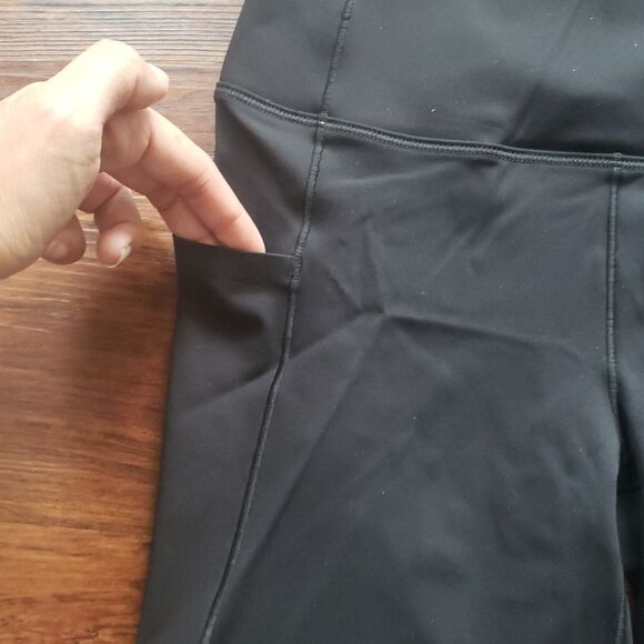 Arcteryx Black Women's Athleisure Trendy Chic Essent High Rise Shorts 8" Size 2 - Picture 7 of 11